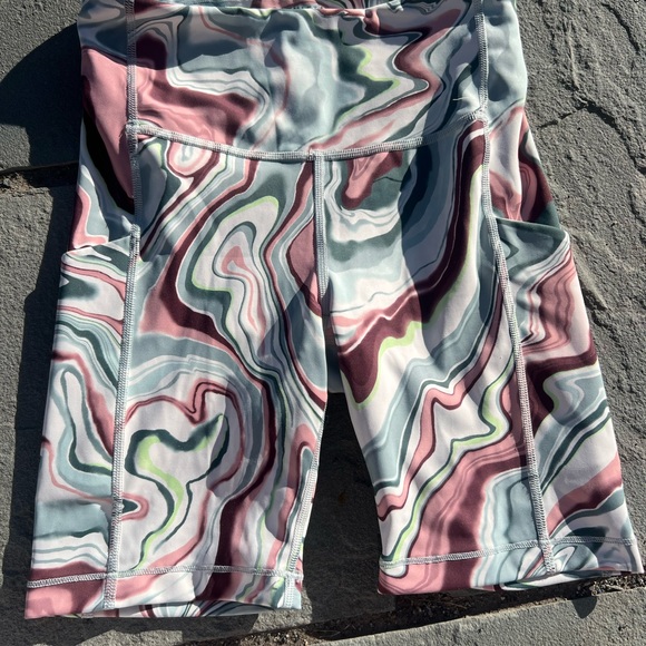 Athleta Ultimate Stash Pocket Shorts (XS) - Picture 4 of 6